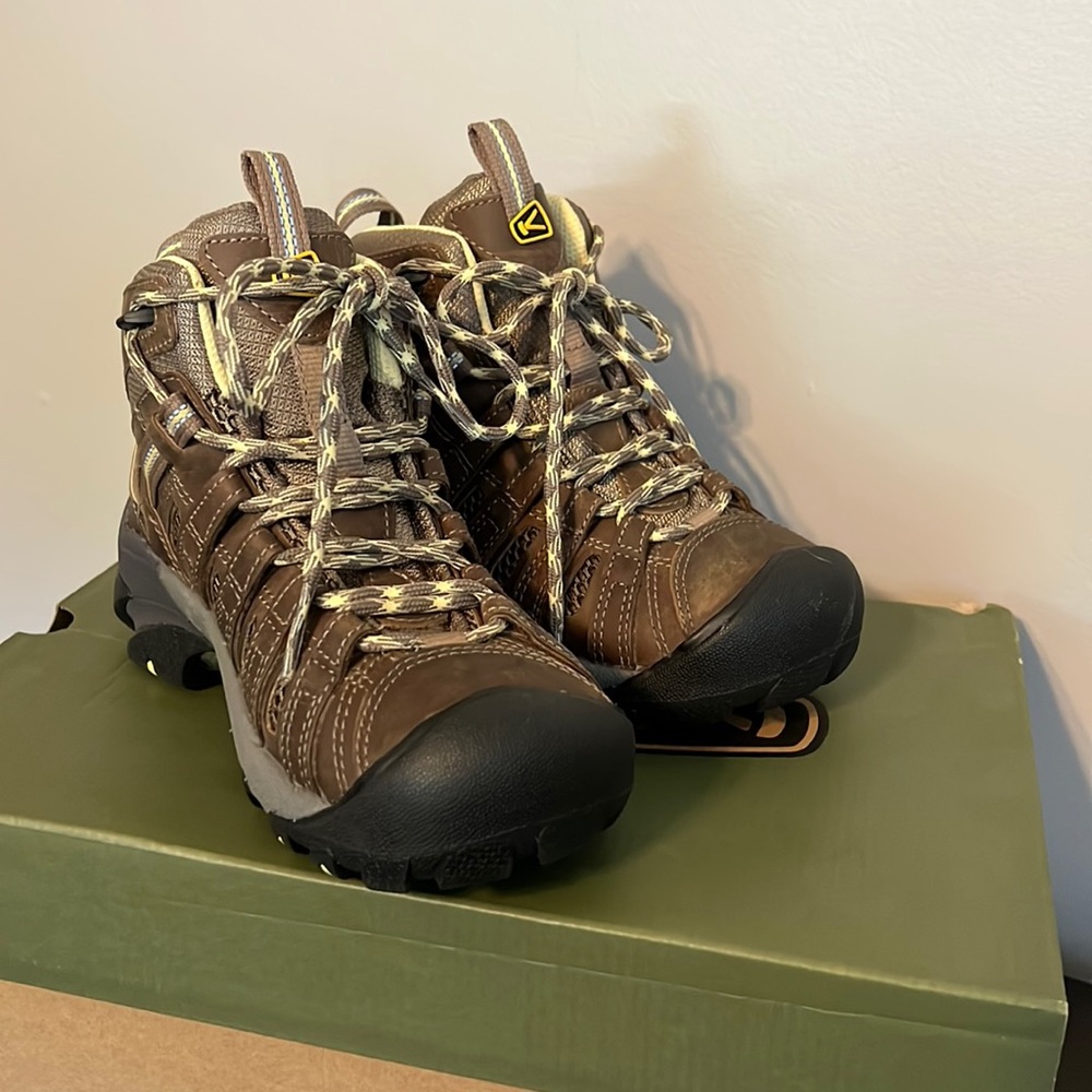 Keen hiking shoes